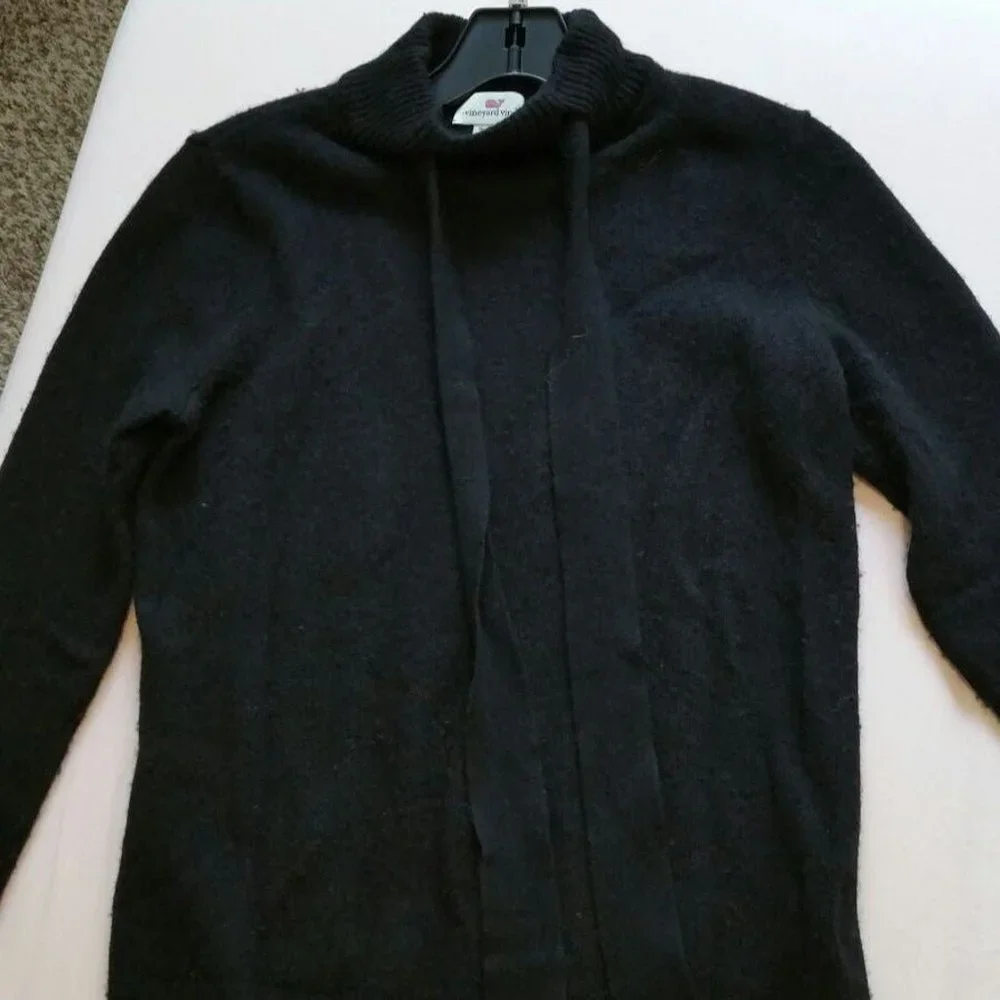 Vineyard vines Women’s black bow sweater - Picture 3 of 5